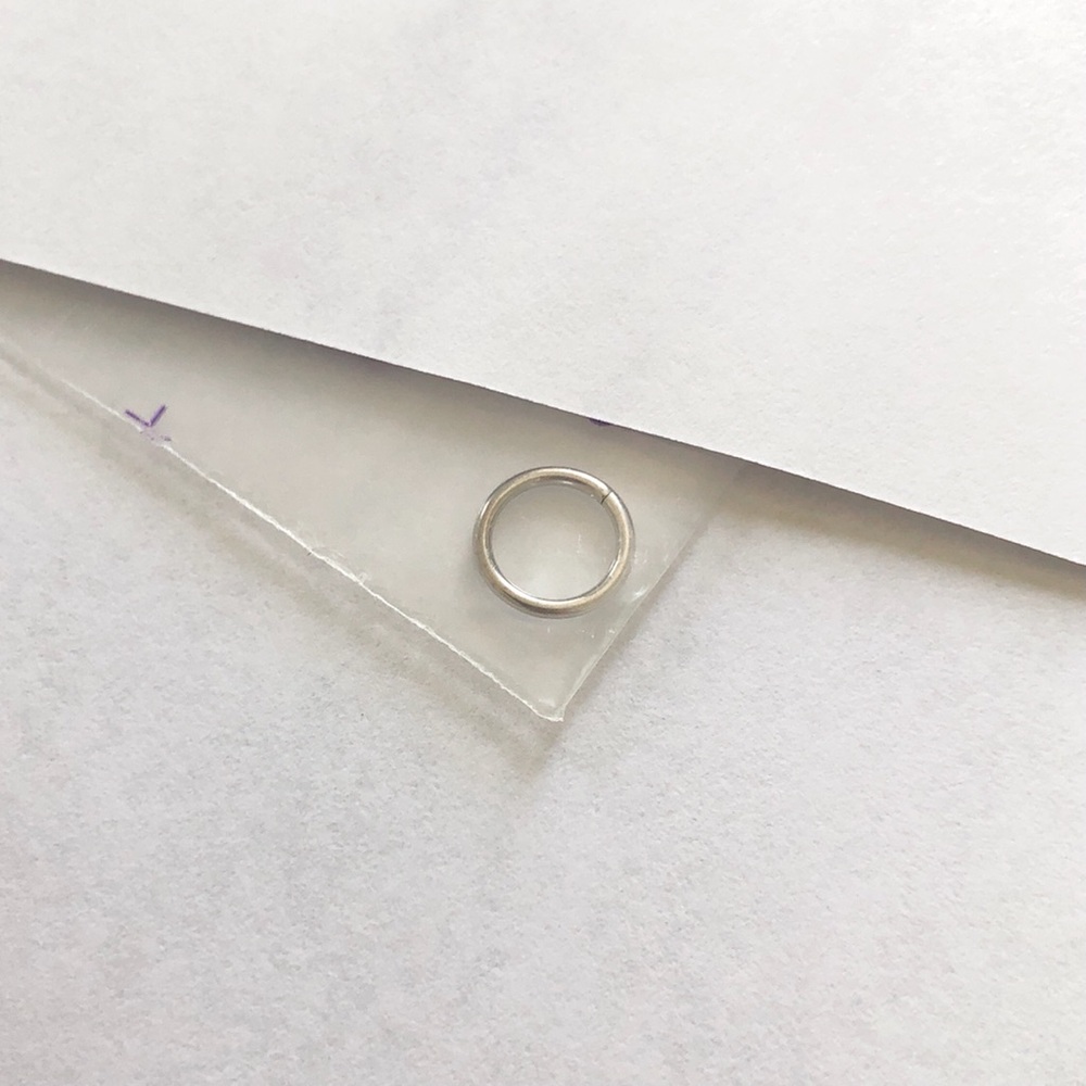 White gold 1/4 seam ring